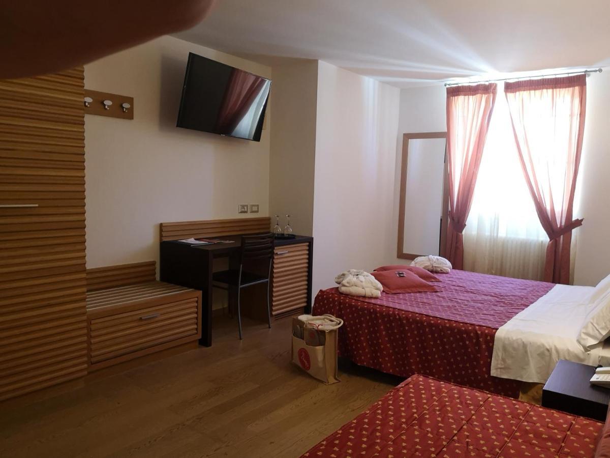 Albergo Cavallino Bianco 루모 외부 사진